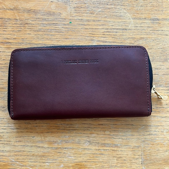 Portland Leather Handbags - Portland Leather Accordion Zip Wallet